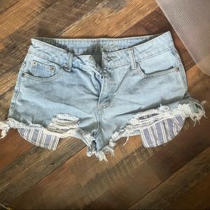💜Rue 21 pre owned size 6 distressed shorts💜